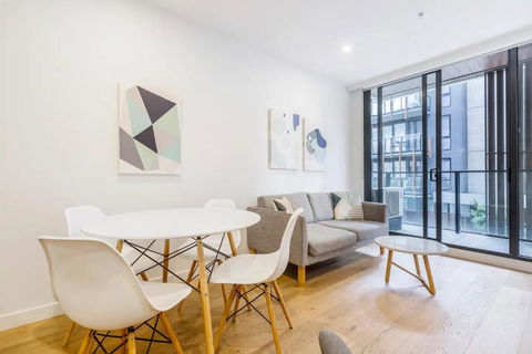 Executive Comfort Living Near La Trobe & RMIT Uni - South Australia Travel 1