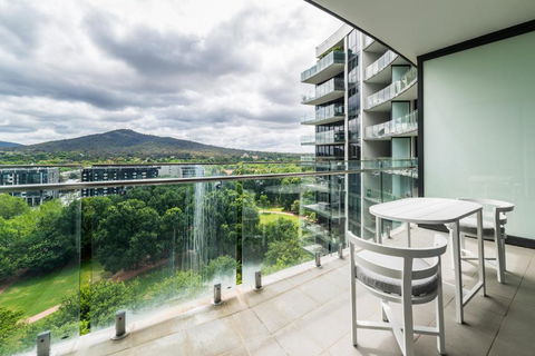 Executive Balcony Apartment In Central Canberra - South Australia Travel 1