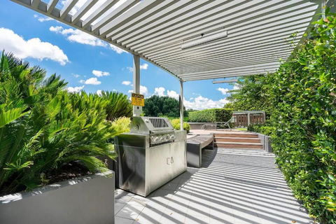 Executive Balcony Apartment In Central Canberra - South Australia Travel 2