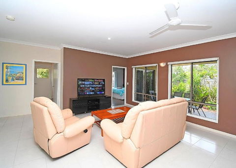 Entire House Peaceful Oceanside The Seahaven 4 Bedrooms - South Australia Travel 2