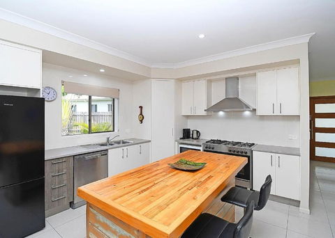 Entire House Peaceful Oceanside The Seahaven 4 Bedrooms - South Australia Travel 3