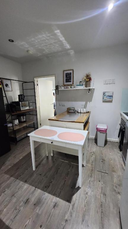 Entire Place 2BR 1BATH 1PARKING In Box Hill South - South Australia Travel 1