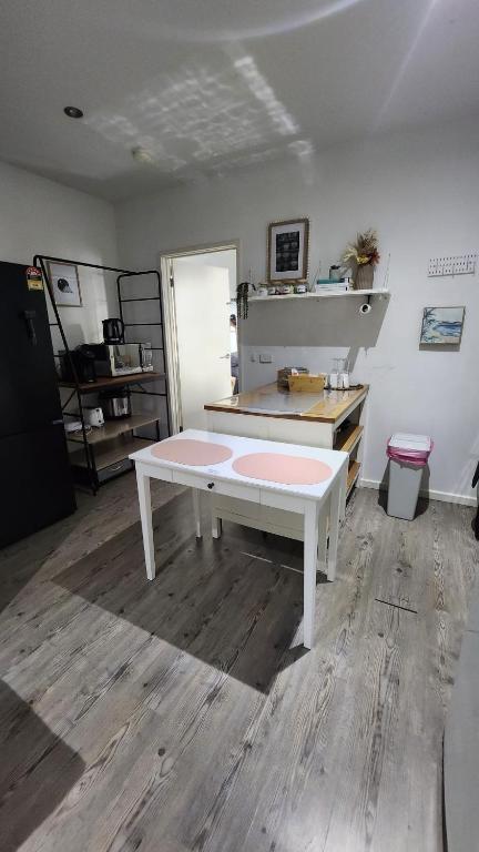 Entire Place 2BR 1BATH 1PARKING In Box Hill South - South Australia Travel 4