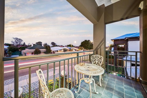 Equitice Winter Moonlight Villa - South Australia Travel 1