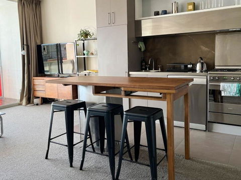 Explore Melbourne From This Chic 1BR In Windsor - South Australia Travel 1