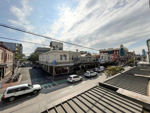 Explore Melbourne From This Chic 1BR In Windsor - South Australia Travel 2