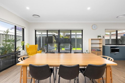 Family Friendly Close 2 Airport, Optus, Crown & City - South Australia Travel 3