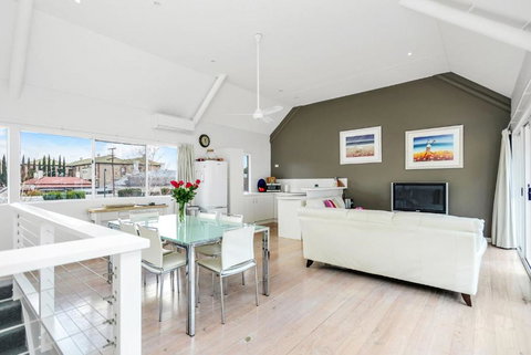 Fantastic Beachside Townhouse - South Australia Travel 3