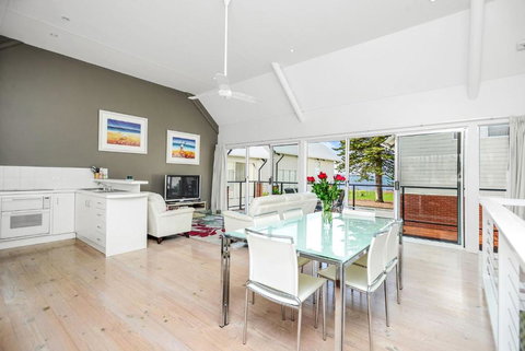 Fantastic Beachside Townhouse - South Australia Travel 4