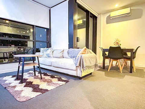 Fantastic View 2br1ba In Cbd Wifi Balcony - South Australia Travel 0
