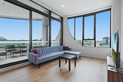 Generous 2-Bed Apartment With Great Amenities - South Australia Travel 0