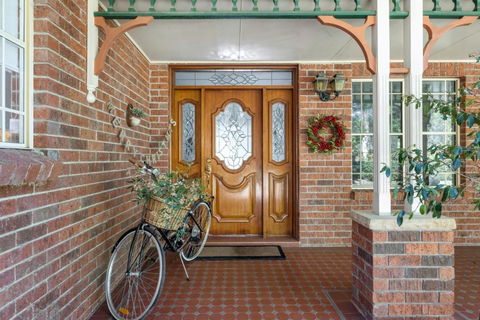 George On George - Perfect Country Getaway In The Heart Of Berry - South Australia Travel 2