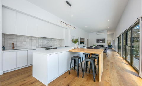 Glamour In Gisborne - With Spa! - South Australia Travel 3