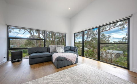 Glamour In Gisborne - With Spa! - South Australia Travel 1