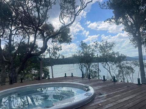 Glasshouse On The Lake - South Australia Travel 0