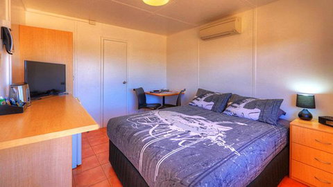Halls Creek Motel - South Australia Travel 3