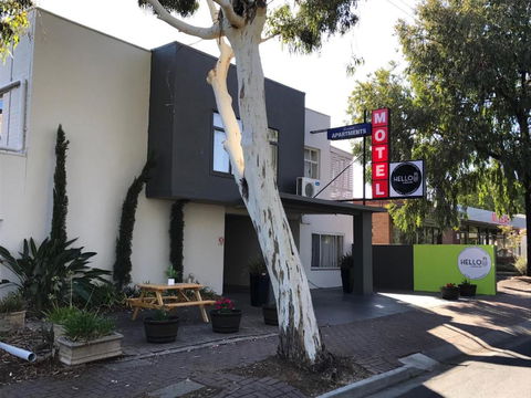 Hello Adelaide Motel And Apartments - South Australia Travel 0