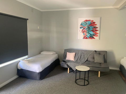 Hello Adelaide Motel And Apartments - South Australia Travel 2