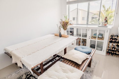 HEART OF BURLEIGH Holiday Villa - Perfect Location With Pools - South Australia Travel 1