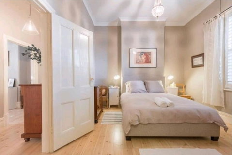 Henry Morcomb 2 Bdrm Sleeps 4 WiFi - South Australia Travel 2