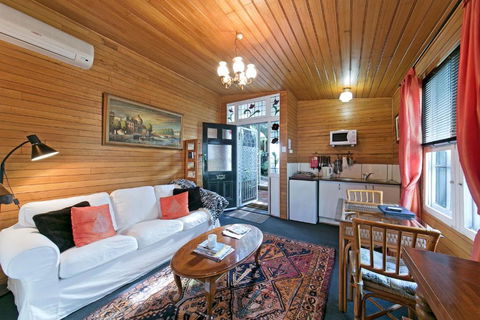 Hillside Country Retreat - South Australia Travel 0