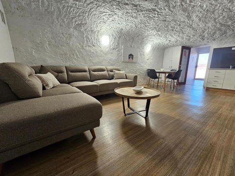 Holly Place - South Australia Travel 0