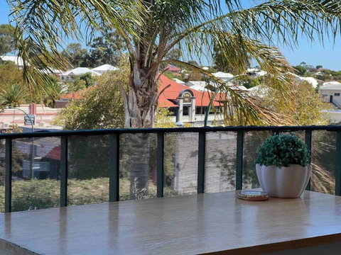 Humble & Cosy, In The Heart Of East Vic Park - South Australia Travel 1