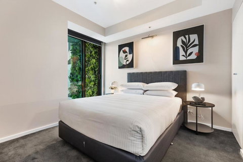 Impeccably Chic 2-Bed With Views & Fab Amenities - South Australia Travel 2