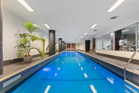 Impeccably Chic 2-Bed With Views & Fab Amenities - South Australia Travel 0