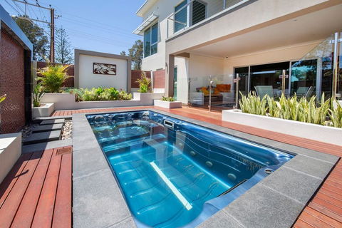 Adelphi Waterfront 2 Bedroom Ground Floor Home - South Australia Travel 1