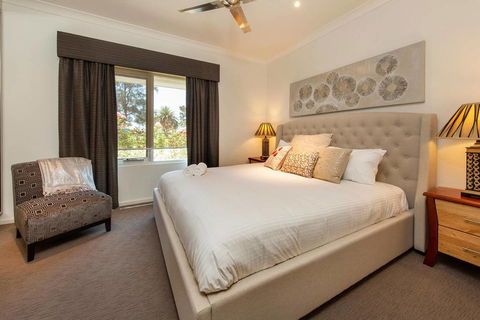 Adelphi Waterfront 2 Bedroom Ground Floor Home - South Australia Travel 3