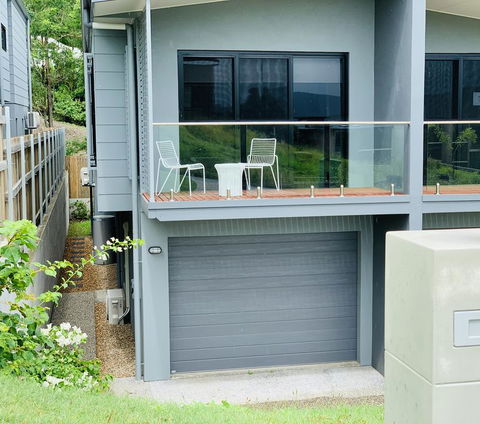 AIRLIE BEACH Delight. Hop, Skip Jump To Everything - South Australia Travel 1