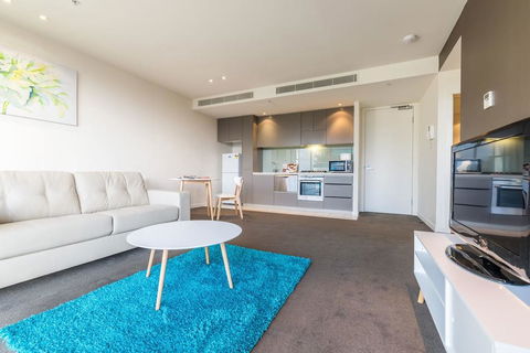 Albert Park City View Stylish 1 Bedroom Apartment - South Australia Travel 1