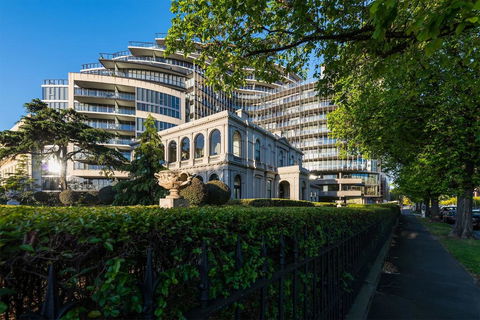 Albert Park City View Stylish 1 Bedroom Apartment - South Australia Travel 0