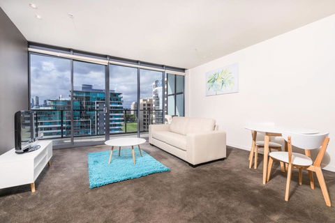 Albert Park City View Stylish 1 Bedroom Apartment - South Australia Travel 3