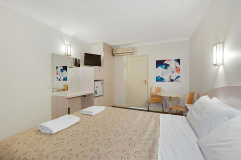 Alexander Motor Inn And Apartments - South Australia Travel 3