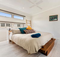 Alice's Palace 2-minute walk to lifeguard patrolled surf beach - South Australia Travel