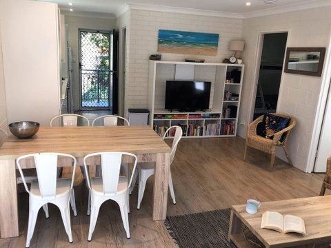 ALOHA AT BLUEYS - South Australia Travel 0