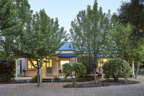 Alpine Valley Cottages - South Australia Travel 2