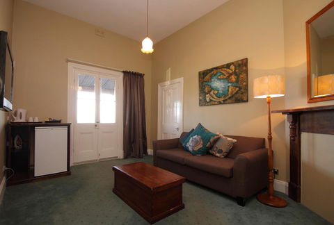 Anchorage Seafront Hotel - South Australia Travel 1