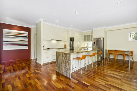 ANGOURIE HOUSE - SALT VILLAGE - South Australia Travel 2