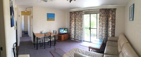 Aquarius Holiday Apartments - South Australia Travel 3