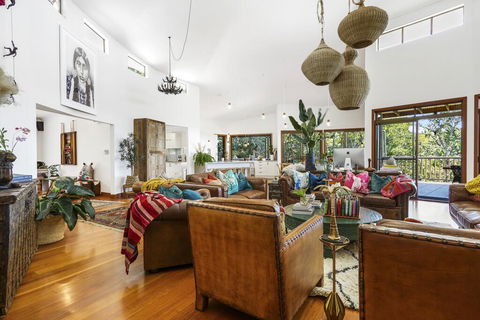 Aquila Retreat Mansion - South Australia Travel 0