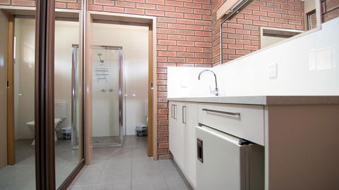 Ashleigh Court Motor Inn - South Australia Travel 3