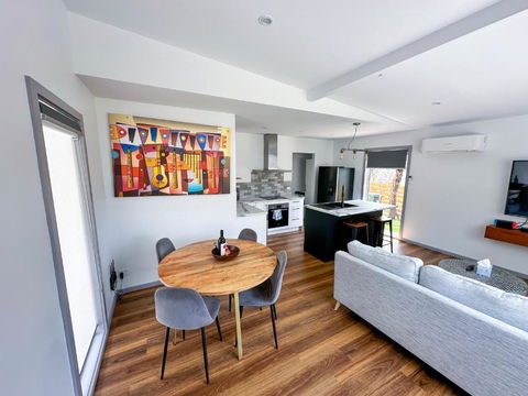 Luxury Holiday Unit 8min Walk To Town Center With Boat Parking - South Australia Travel 2