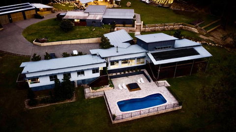 Luxury Mandalong Mansion With Pool & Spa - South Australia Travel 0