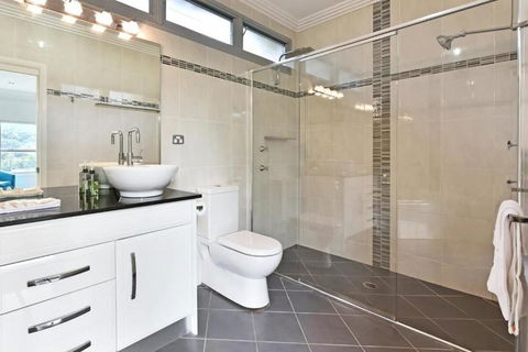 Luxury Mandalong Mansion With Pool & Spa - South Australia Travel 3