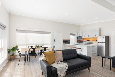 Luxury Apartments And Motel Rooms - Free Wifi - Close To Beach - South Australia Travel 0