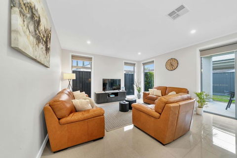 Luxury On City Fringe In Klemzig By Elegant Stays - South Australia Travel 3