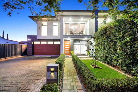 Luxury On City Fringe In Klemzig By Elegant Stays - South Australia Travel 0